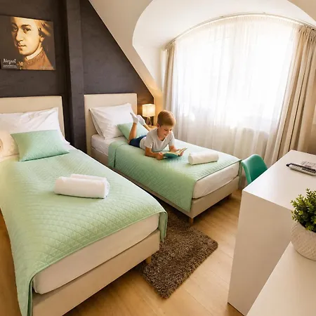 Bed & Breakfast Heviz Springs - Kehidakustány
